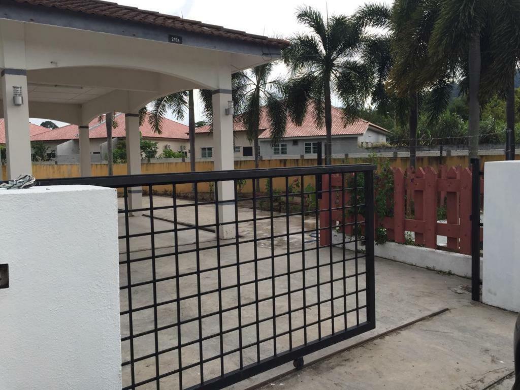 The Garden Vacation Home Lumut Εξωτερικό φωτογραφία