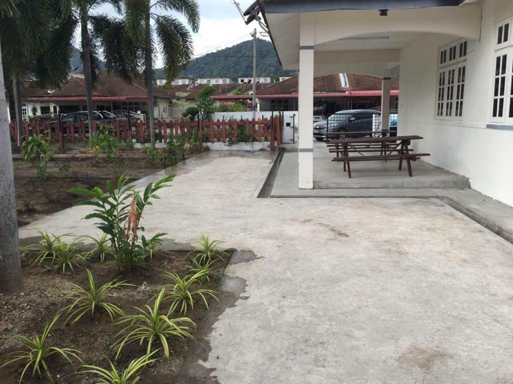 The Garden Vacation Home Lumut Εξωτερικό φωτογραφία